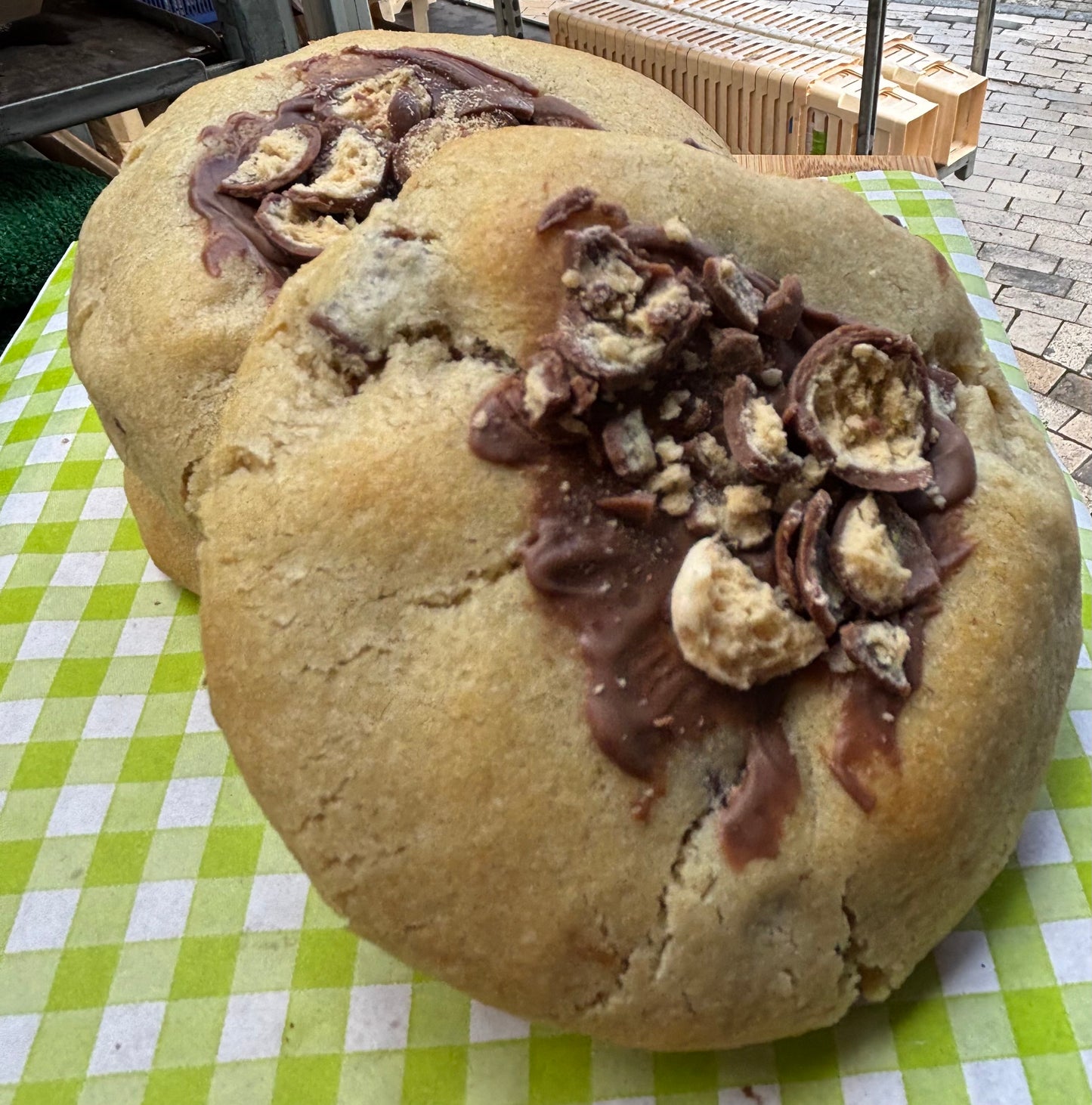 Stuffed Malteser Cookie
