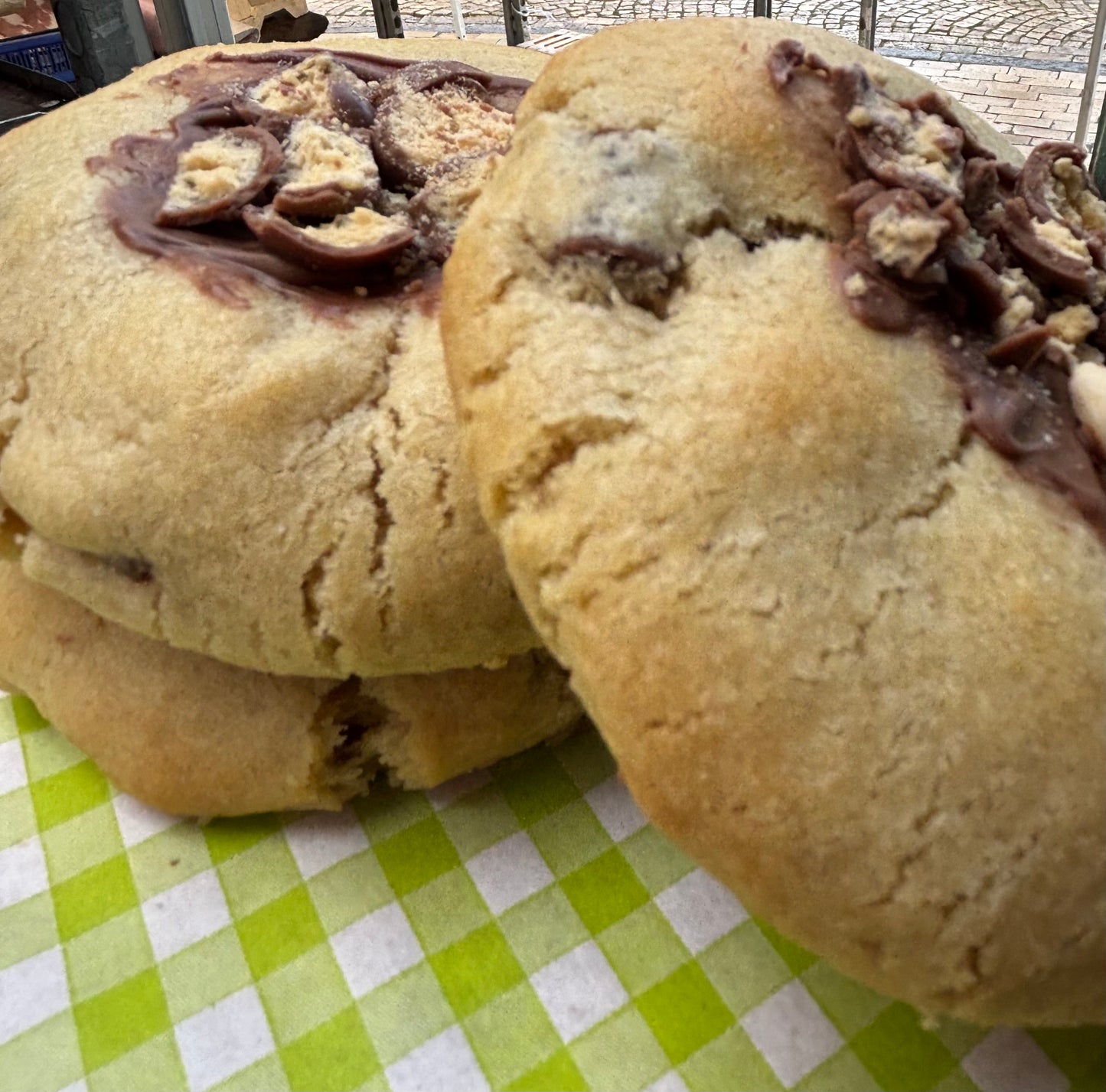 Stuffed Malteser Cookie